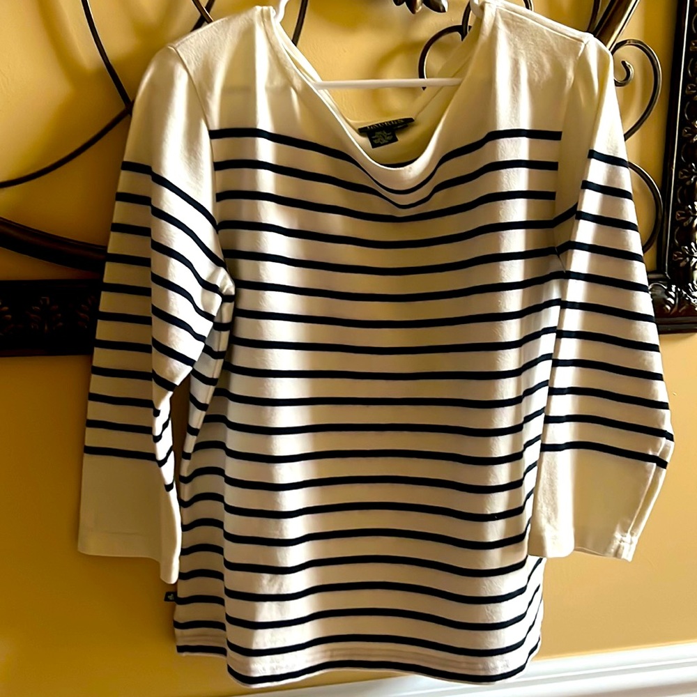 Blouse in very good condition.